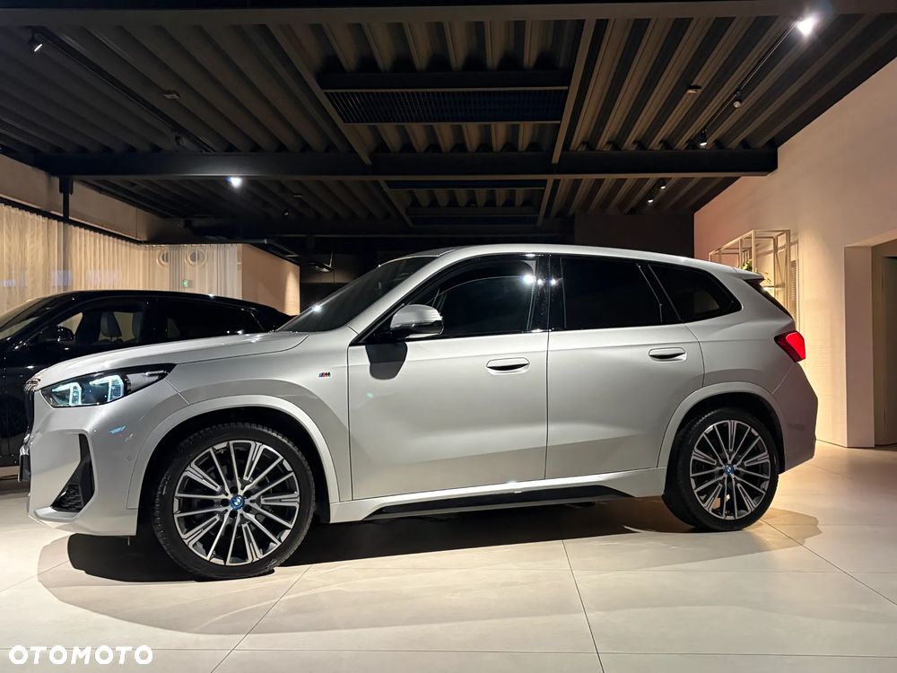 BMW iX1 xDrive30 66.5kWh M Sport - 4