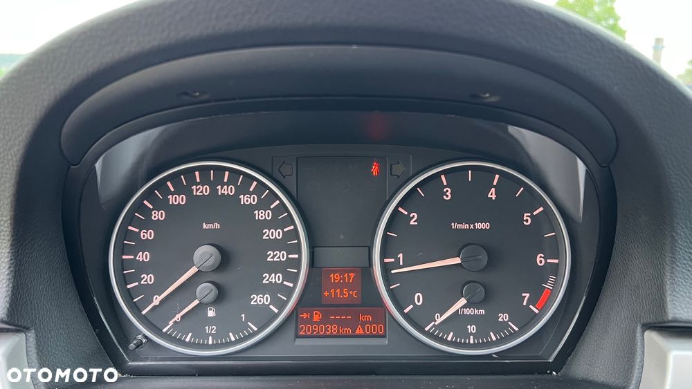 BMW Seria 3 320i - 33