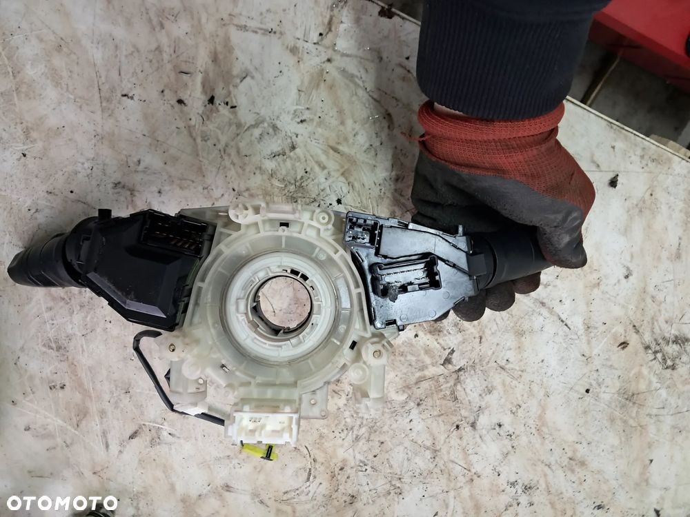 Nissan Almera Przełącznik zespolony