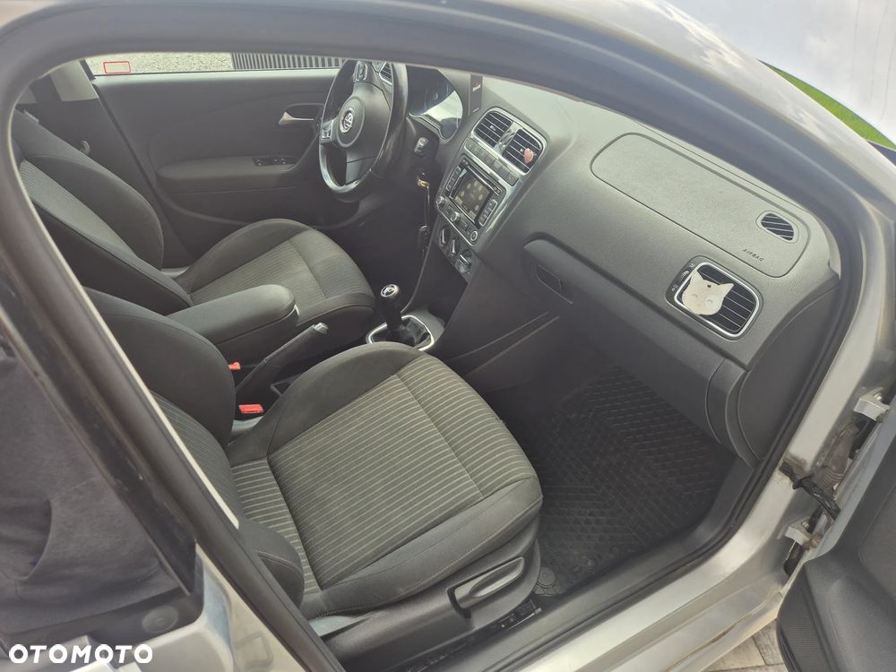 Volkswagen Polo 1.6 TDI Highline - 23