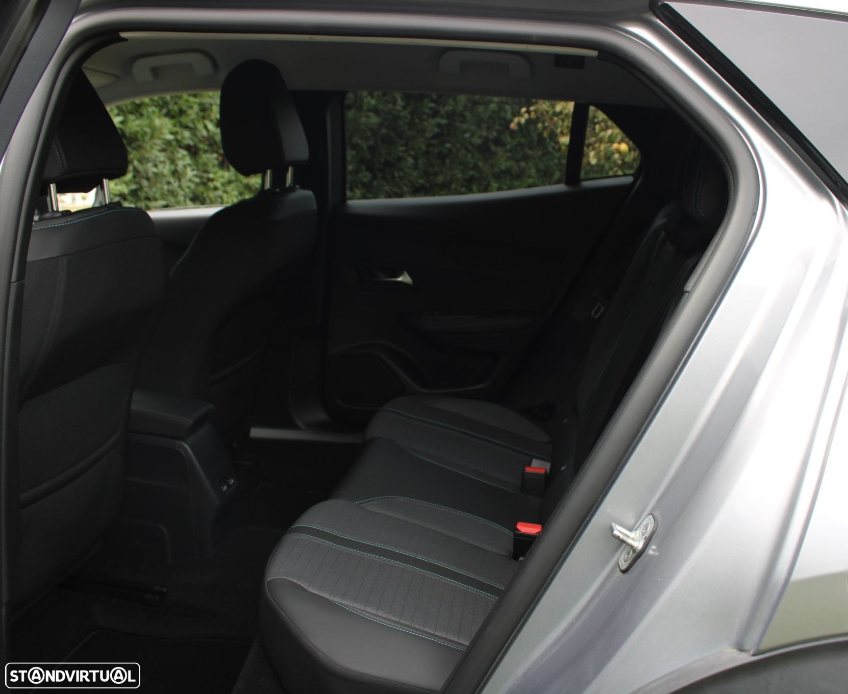 Peugeot e-2008 50 kWh Allure - 12