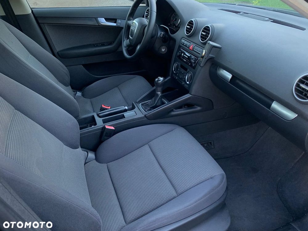 Audi A3 Sportback 1.6 Ambiente - 11