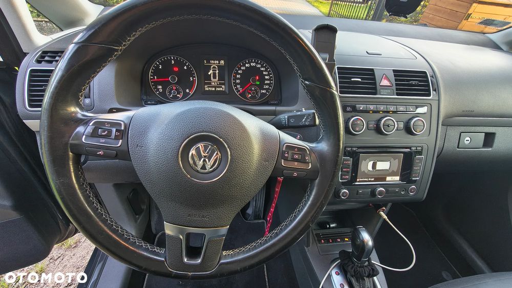 Volkswagen Touran - 8