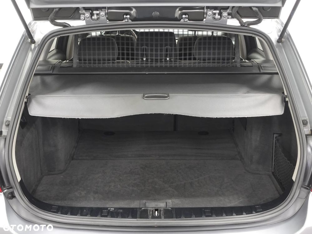 BMW Seria 3 320d xDrive DPF - 23