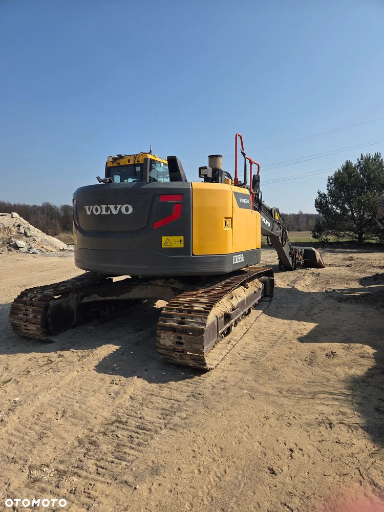 Volvo ECR235 - 3