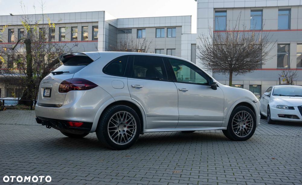 Porsche Cayenne GTS - 7