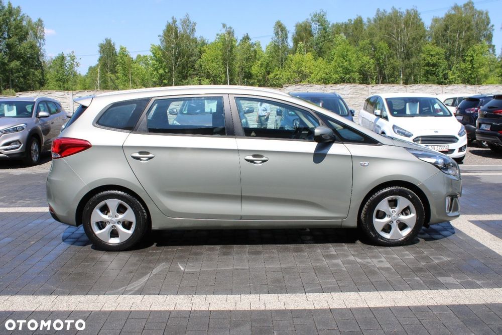Kia Carens - 7