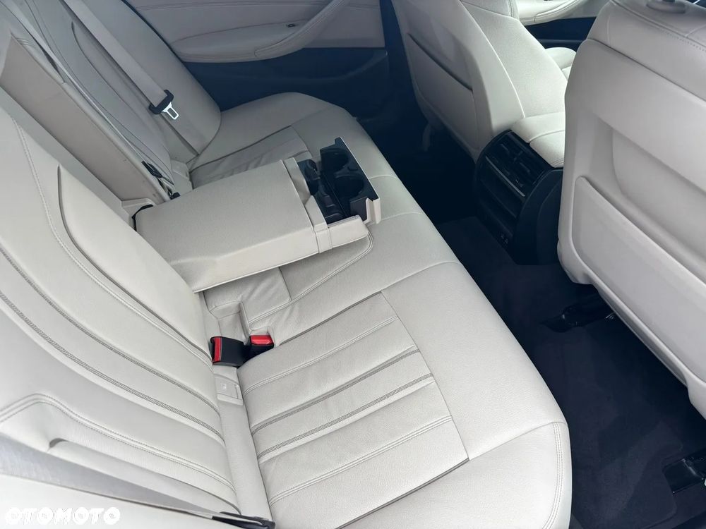 BMW Seria 5 520d Luxury Line - 23