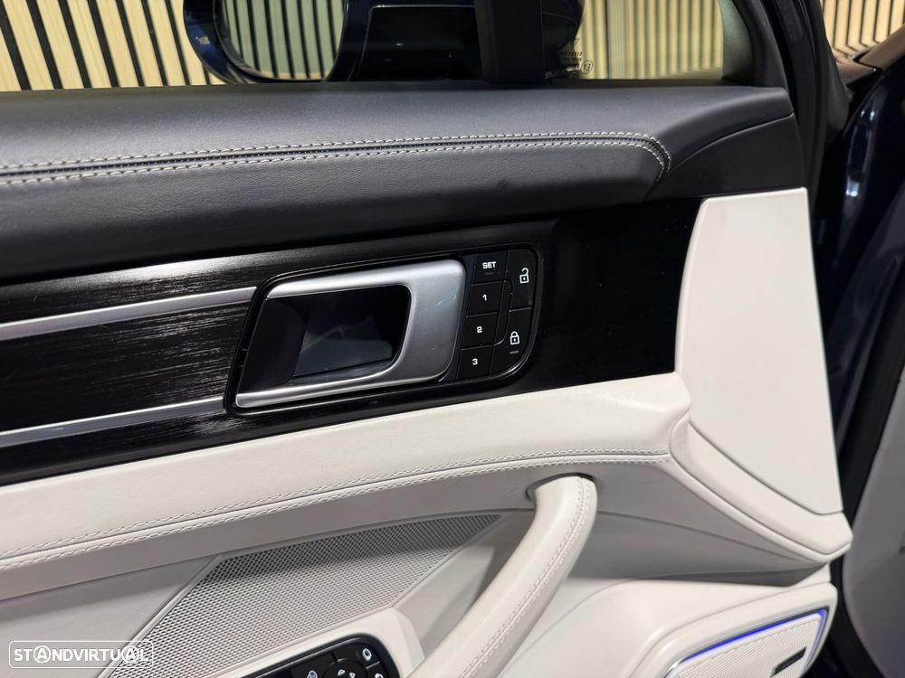 Porsche Panamera 4 E-Hybrid Platinum Edition com PDLS - 38