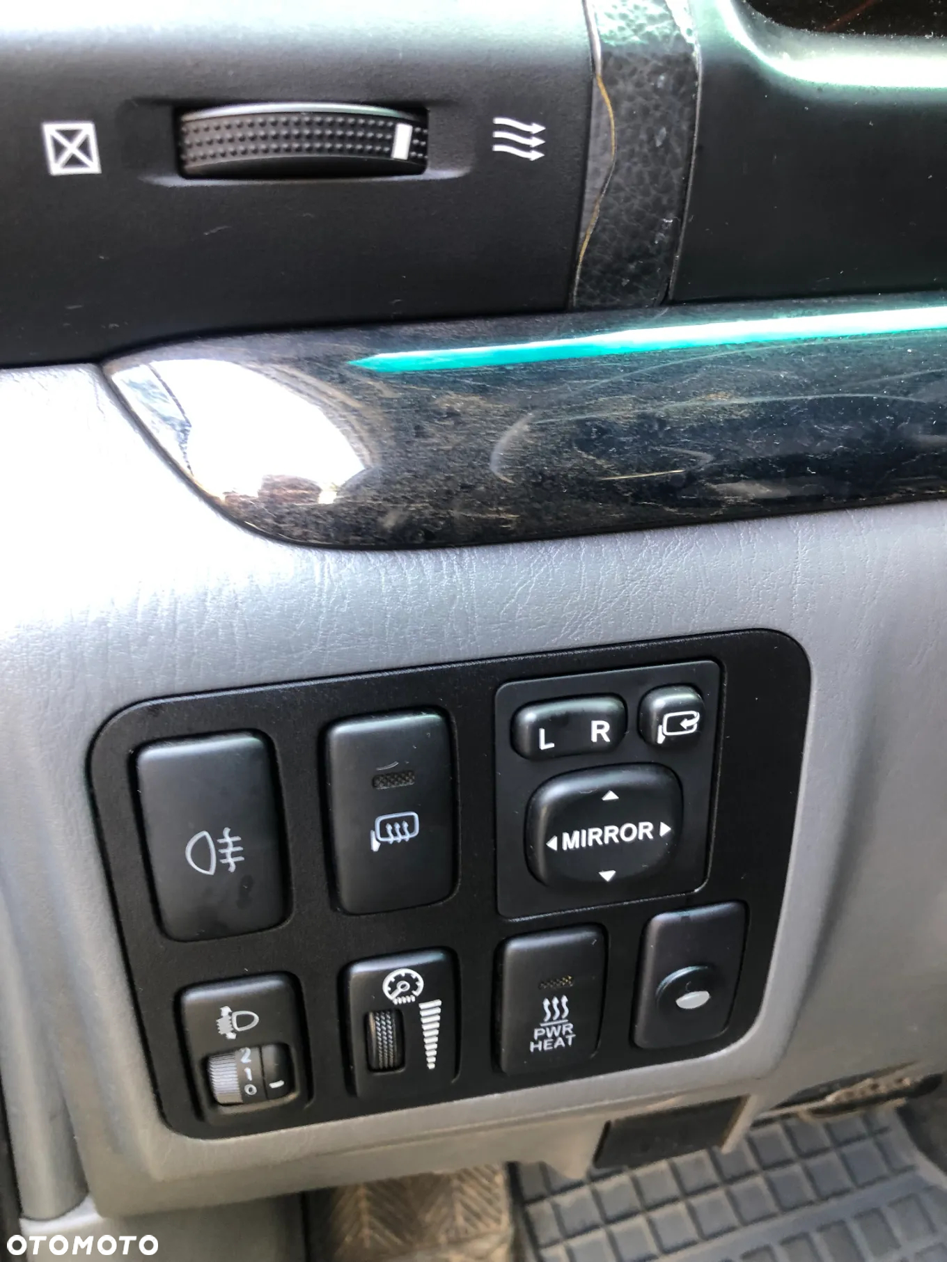 Toyota Land Cruiser - 32