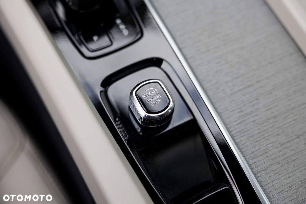 Volvo XC 60 B5 B AWD Plus Dark - 30