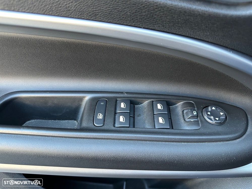 Jeep Avenger 1.2 GSE T3 Altitude - 18