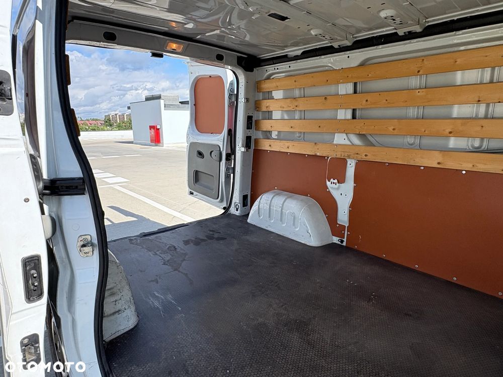Opel Vivaro - 11
