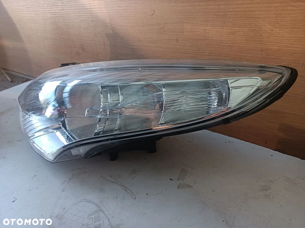 Lampa reflektor przód Renault Megane III 08- 260600017R - 4