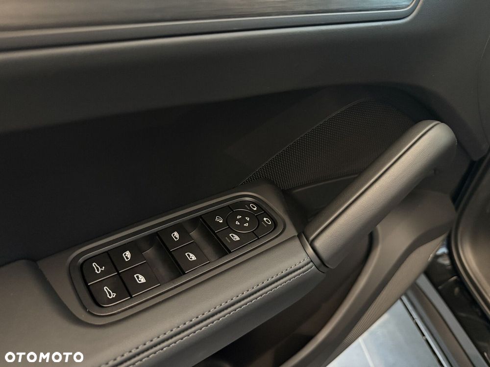 Porsche Cayenne - 18