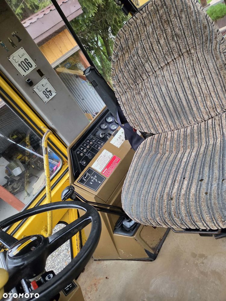 Caterpillar CAT 428B - 16