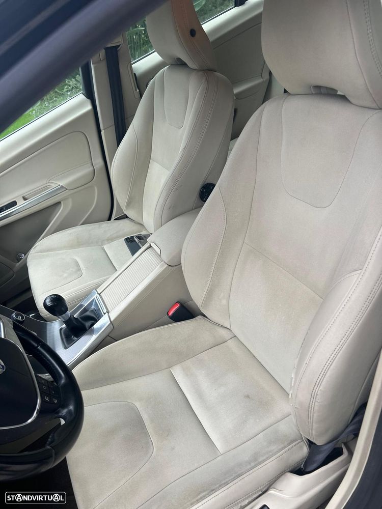 Volvo V60 2.0 D3 Momentum - 8