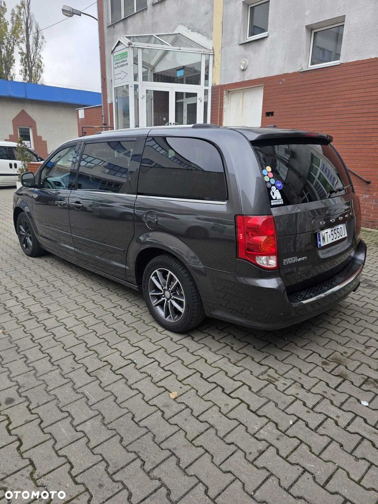 Dodge Grand Caravan - 4
