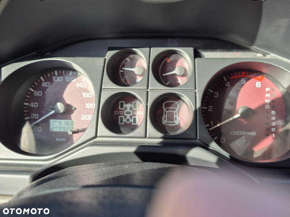 Mitsubishi Pajero 3.2 DID 5os (lea) - 9