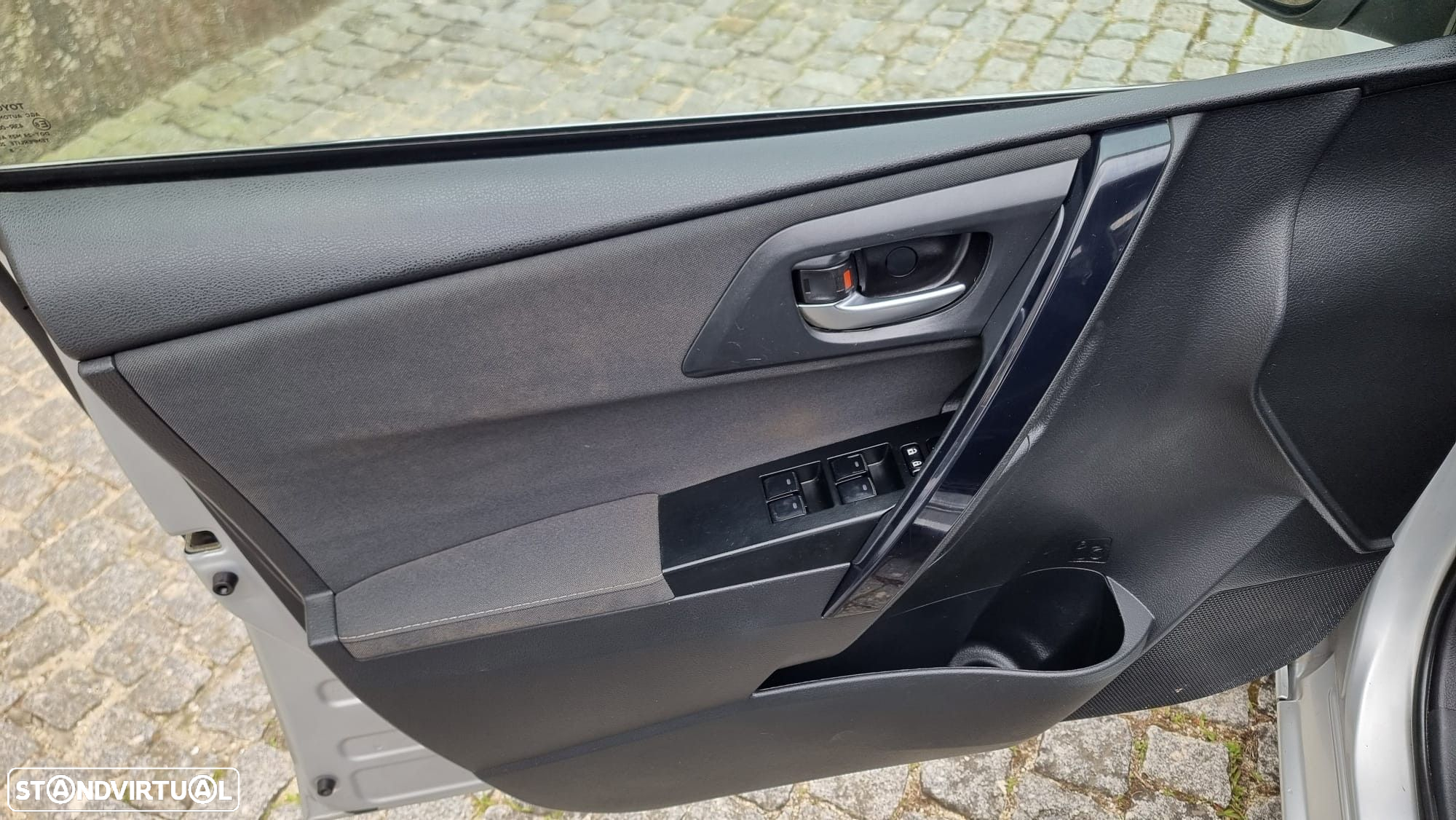 Toyota Auris 1.4 D-4D Comfort+Pack Techno - 25