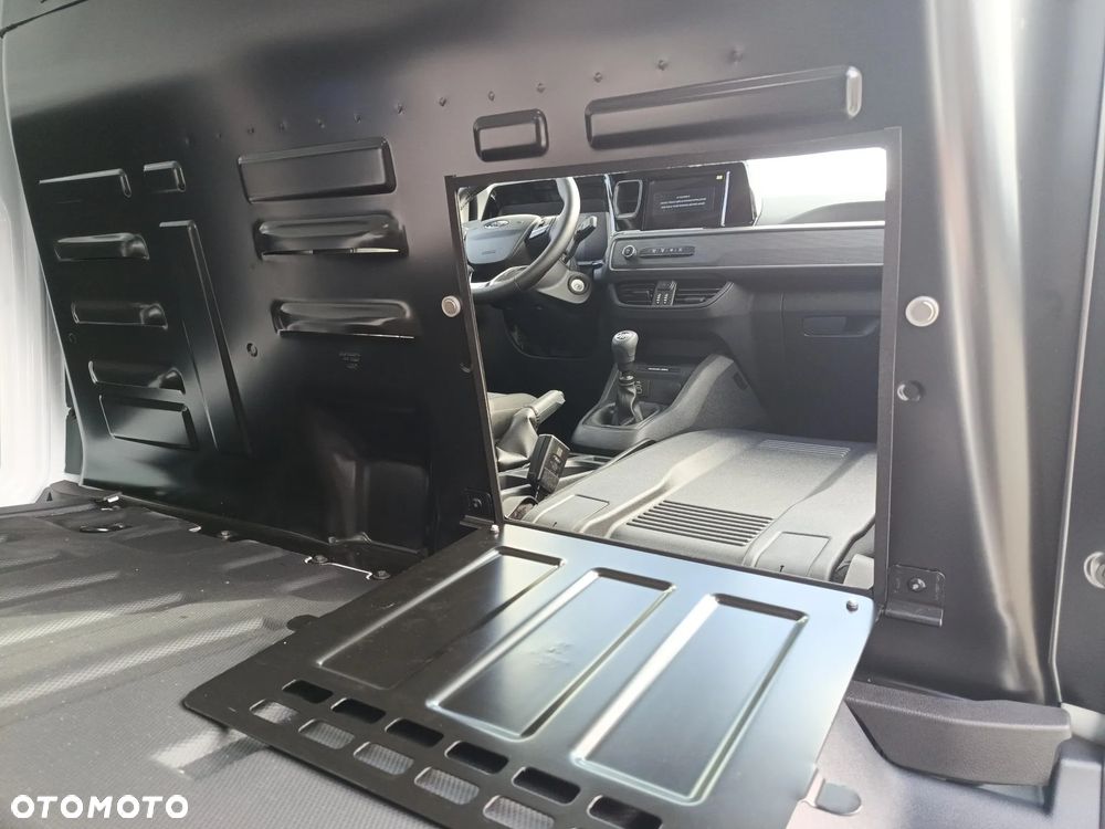 Ford Transit Courier - 8