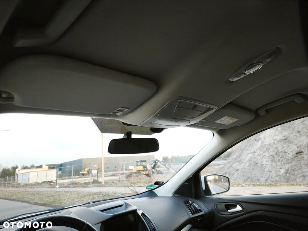 Ford Kuga 1.5 EcoBoost 2x4 Titanium - 24