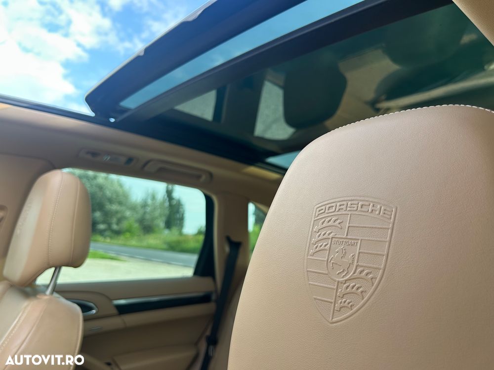 Porsche Cayenne - 32