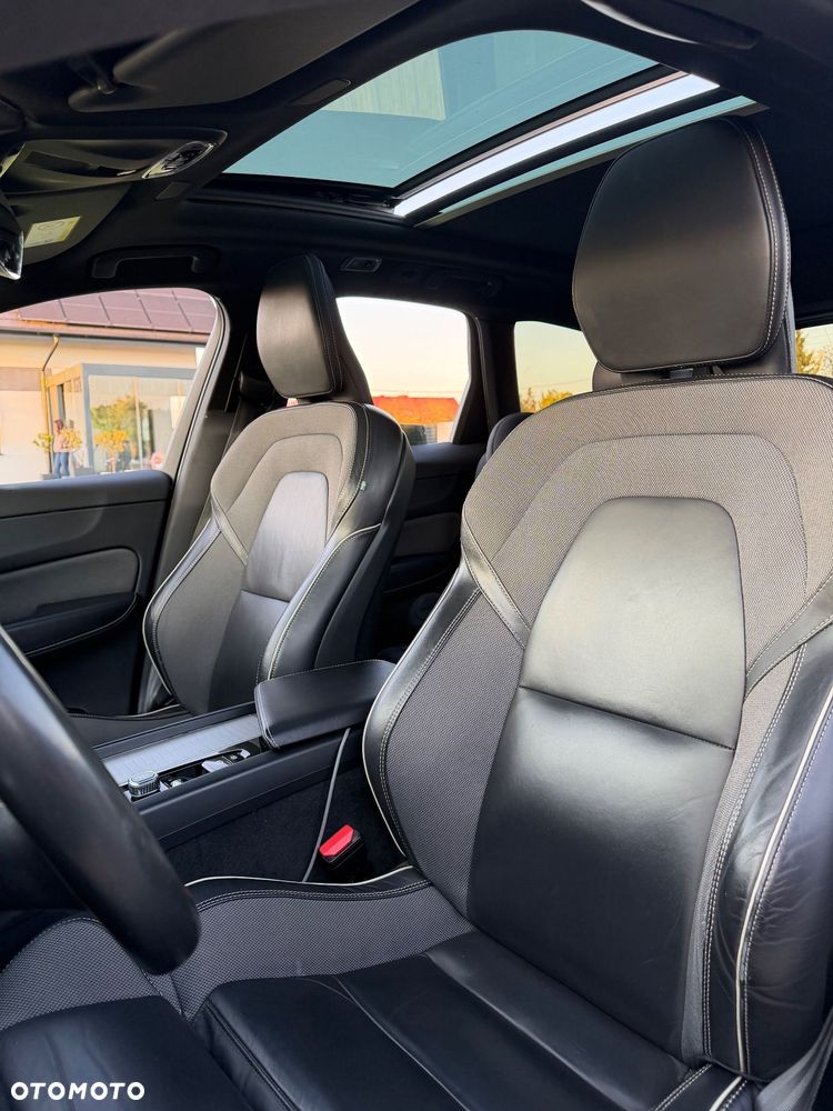 Volvo XC 60 B5 D AWD R-Design - 11