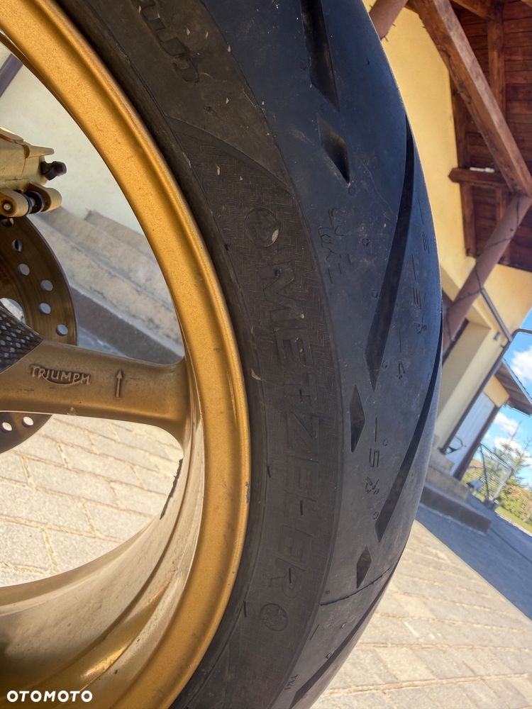 Triumph Street Triple - 11