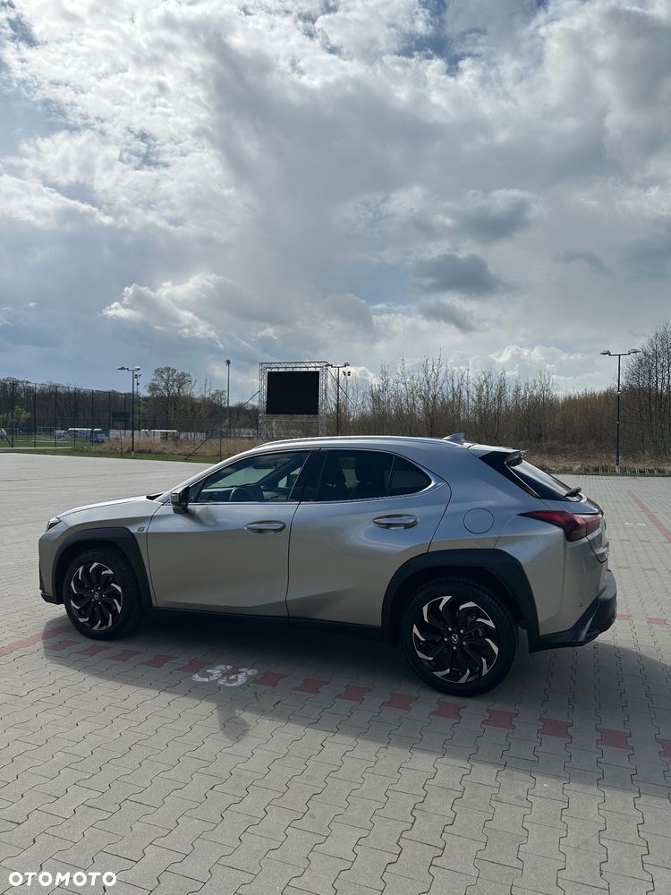 Lexus UX - 8