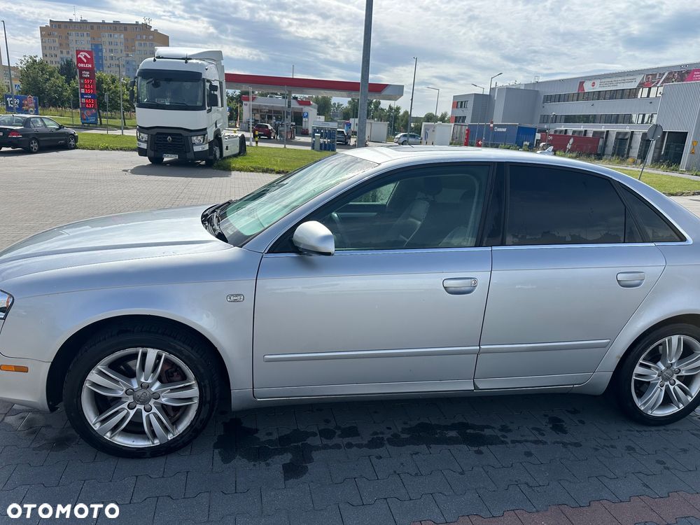 Audi A4 Limousine - 3