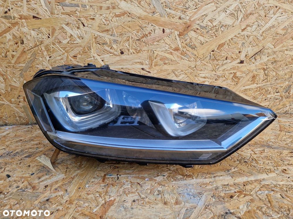 LAMPA PRAWA PRZÓD VW SPORTSVAN XENON