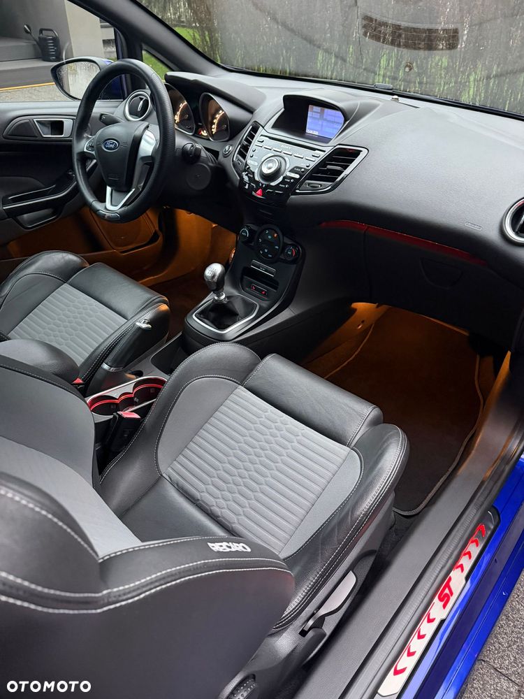 Ford Fiesta 1.6 EcoBoost ST - 22