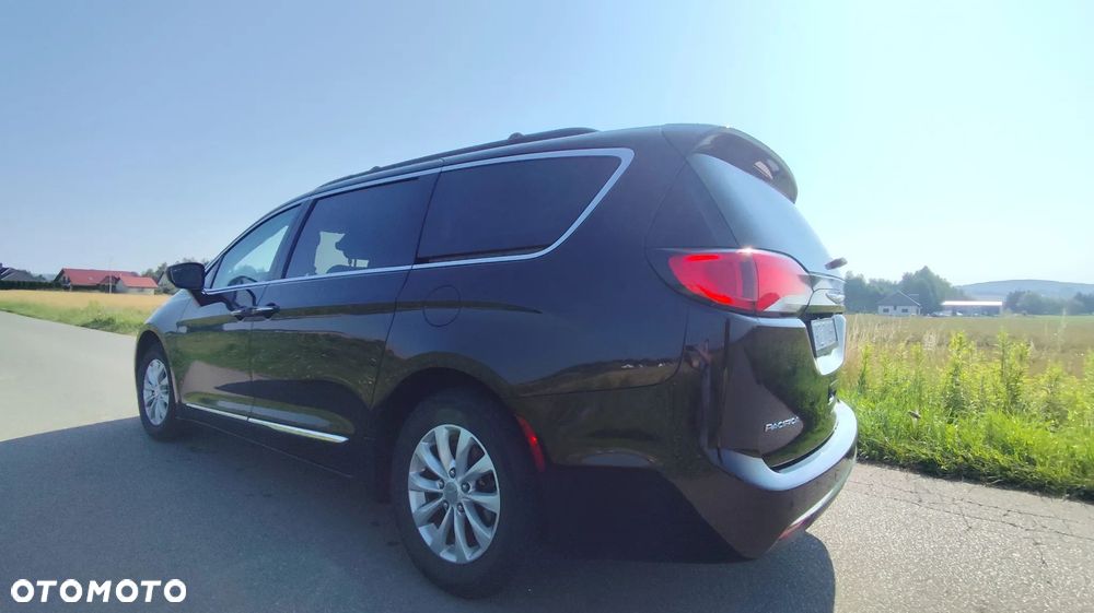 Chrysler Pacifica - 3
