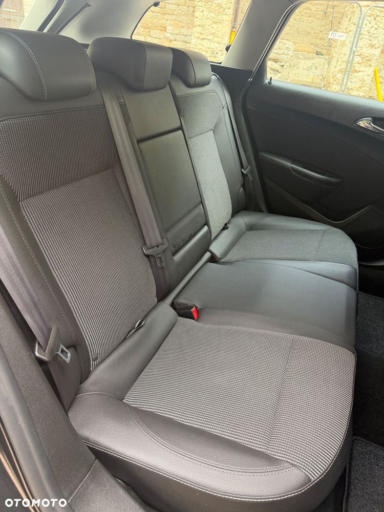 Opel Astra 1.4 Turbo Exklusiv - 24