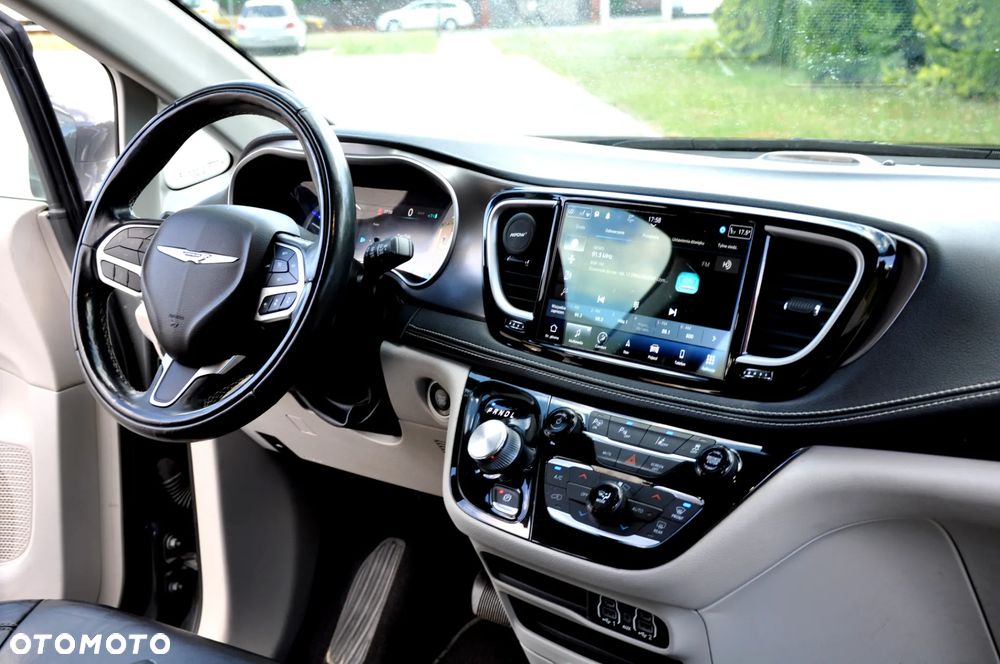 Chrysler Pacifica - 29