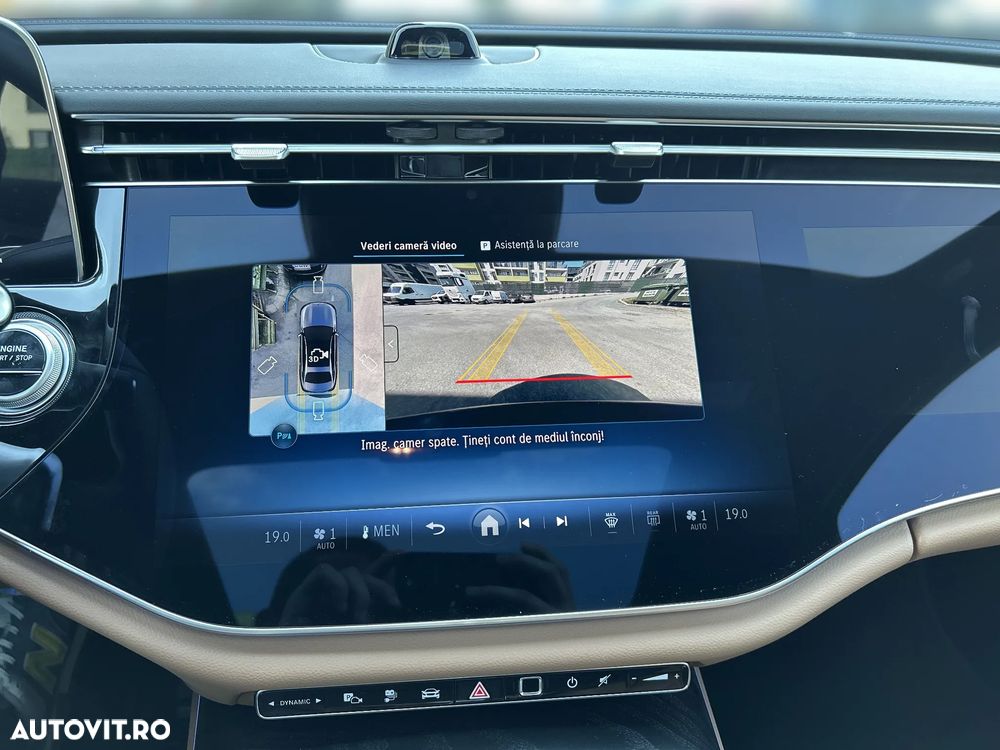 Mercedes-Benz E 300 4MATIC PHEV - 17