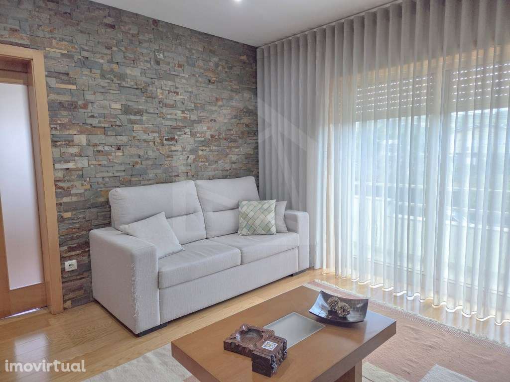 Moradia T4 em banda em Oliveira de Azeméis - Grande imagem: 3/47