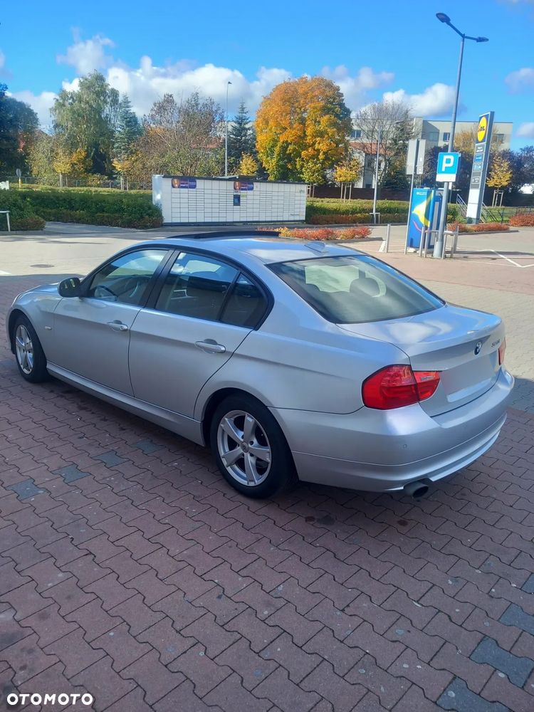 BMW Seria 3 320i - 4