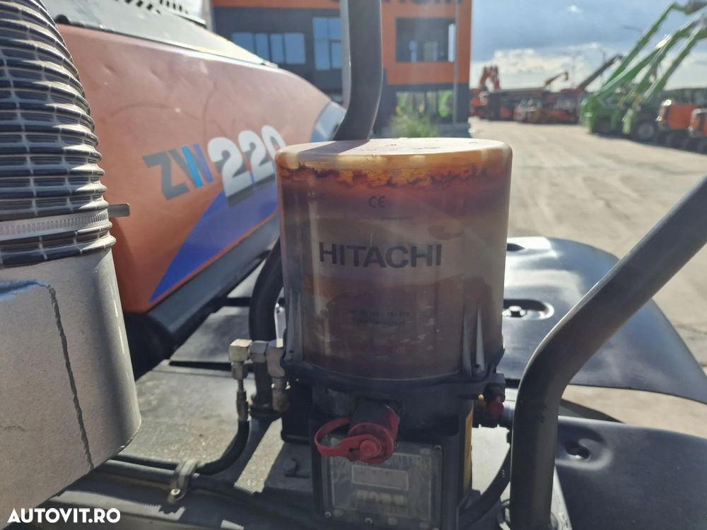 Hitachi ZW220, 2.140h, 8.833 km, CUPLA RAPIDA, CUPA 3,5mc, Masa operationala 20t, Anvelope Goodyear profil L5 90% ok, Gresare automata, VIRARE JOYSTICK, consum mediu 14,6l/h, an fabr 2020, camera spate, ridica la 4,2m,  CA NOU-PROMOTIE 119.900 EUR+Tva - 19