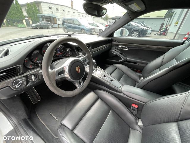 Porsche 911 Turbo S - 32