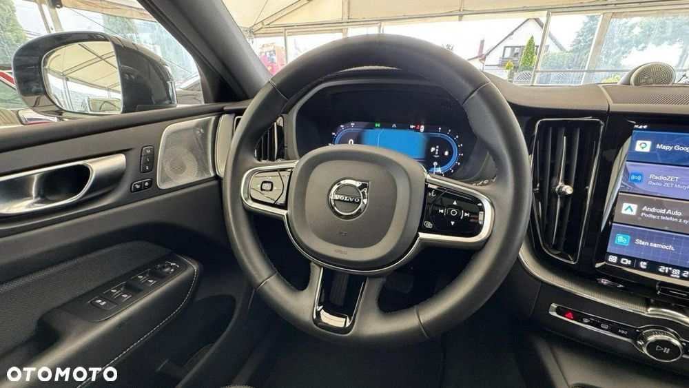 Volvo XC 60 B5 B AWD Ultimate Dark - 17