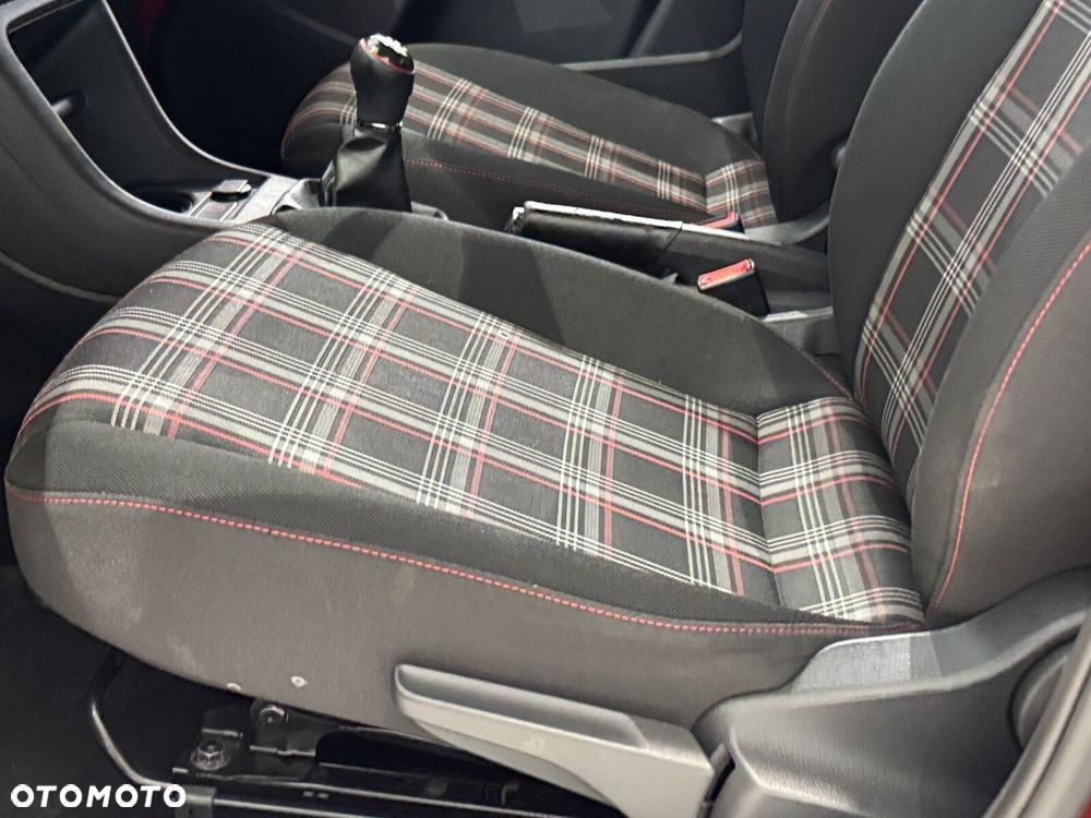 Volkswagen up! 1.0 TSI GTI - 22