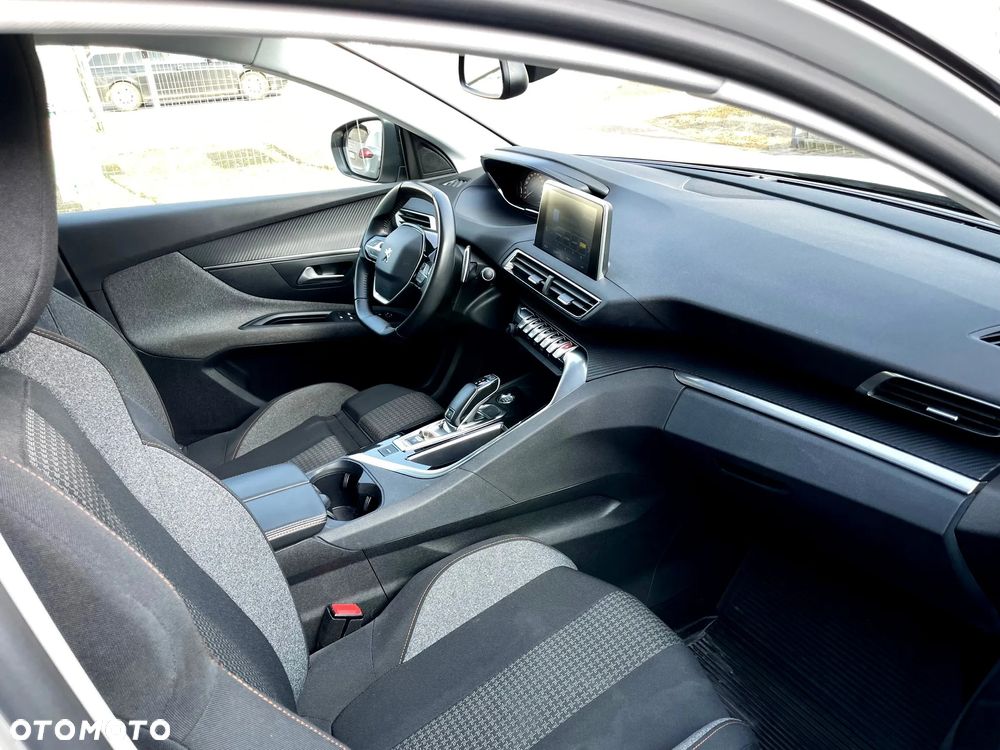 Peugeot 3008 1.2 PureTech GPF Allure S&S EAT8 - 11