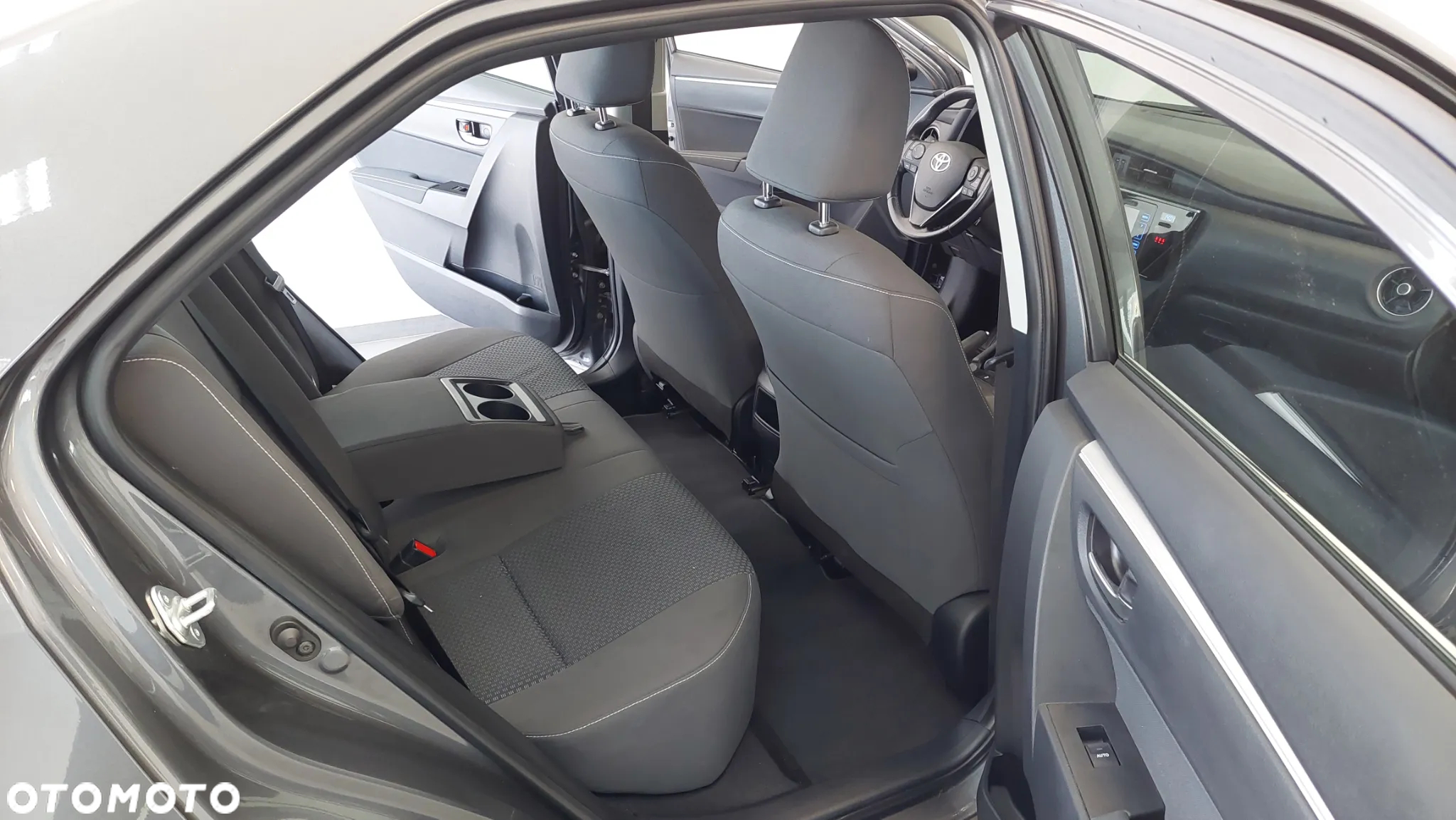 Toyota Corolla 1.6 Classic Plus - 27