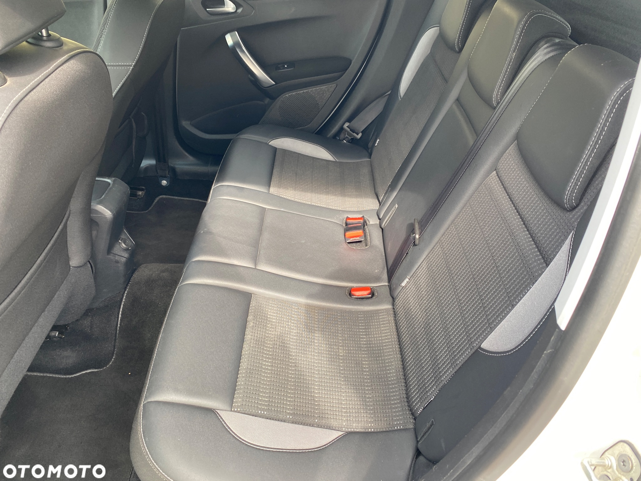 Peugeot 2008 1.2 Pure Tech Active S&S EAT6 - 8