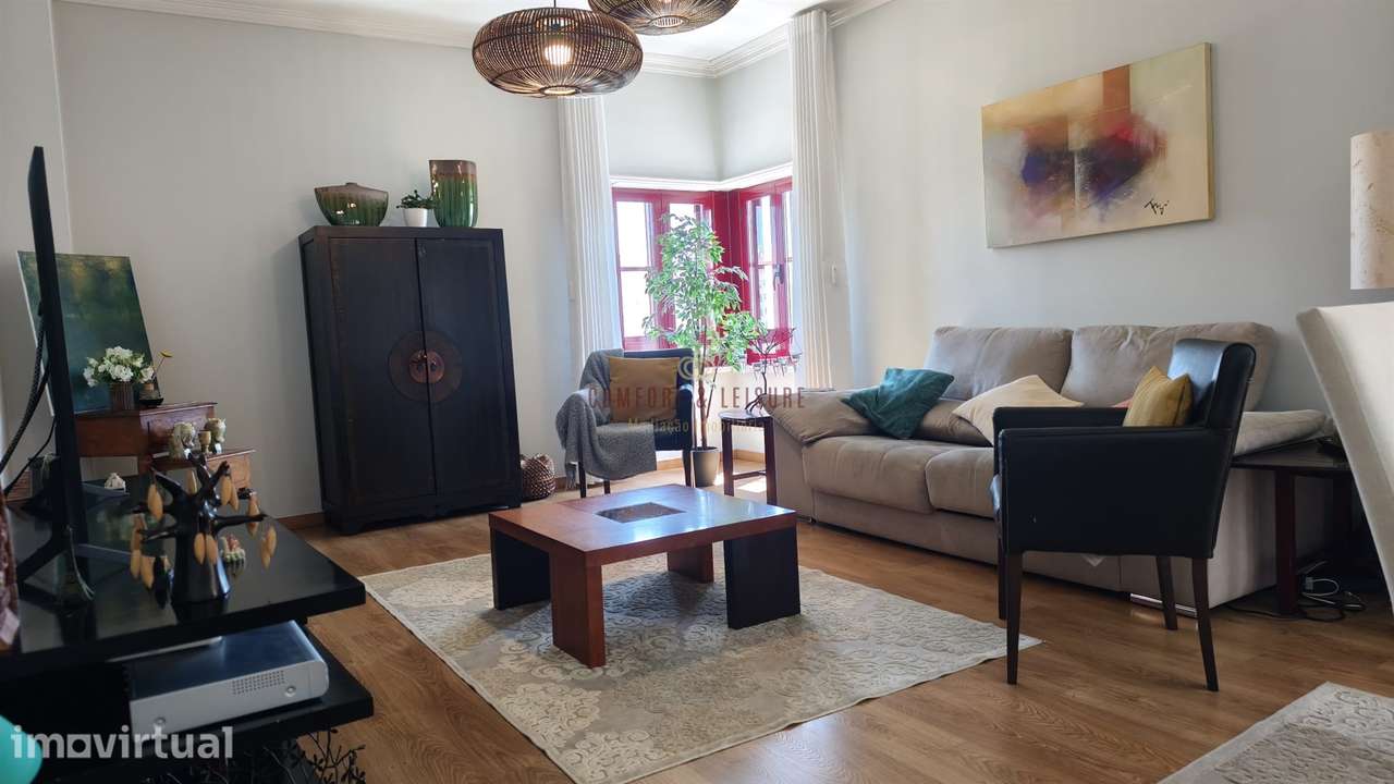 Apartamento com 4 quartos, 2 wc, parqueamento e arrecadação na Ramada, - Grande imagem: 3/43