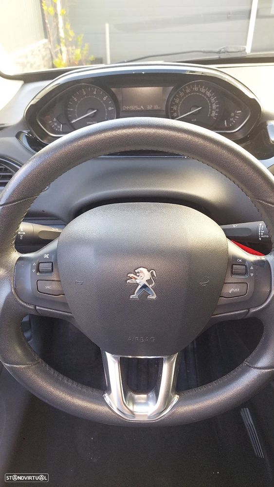 Peugeot 208 1.2 PureTech Signature - 6