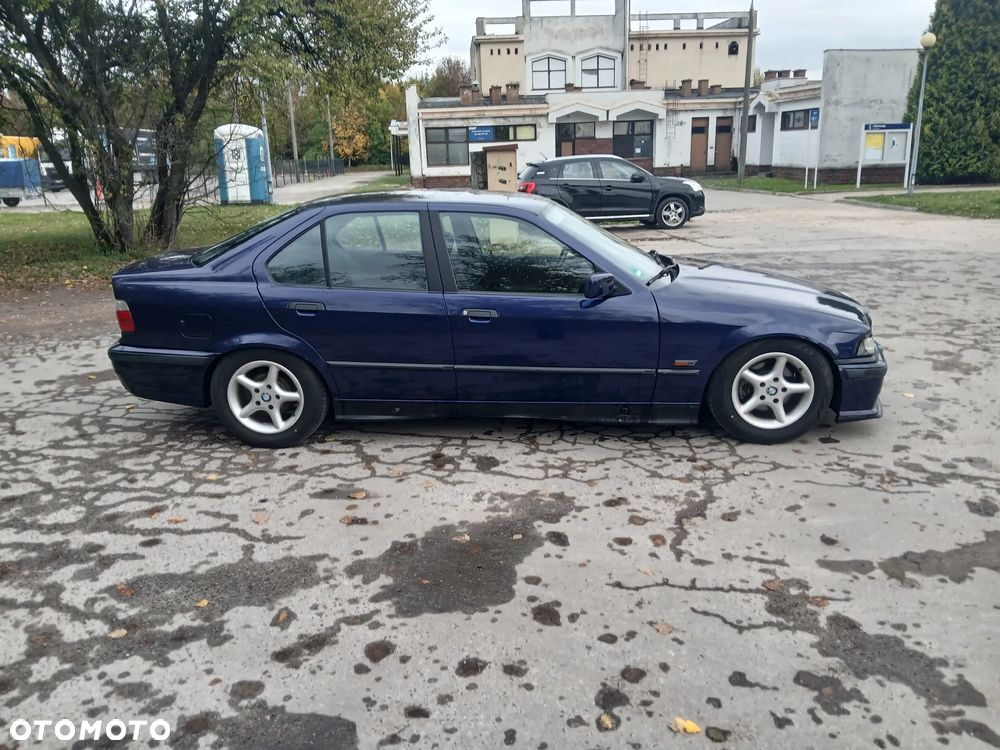 BMW Seria 3 316i - 22