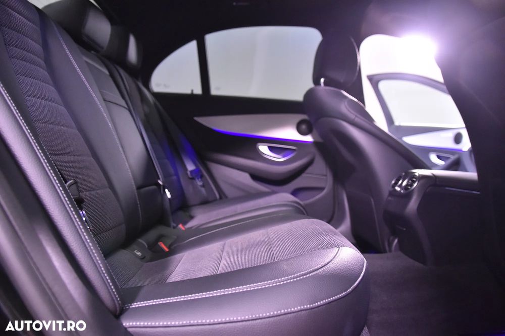 Mercedes-Benz E 300 de Aut. - 12